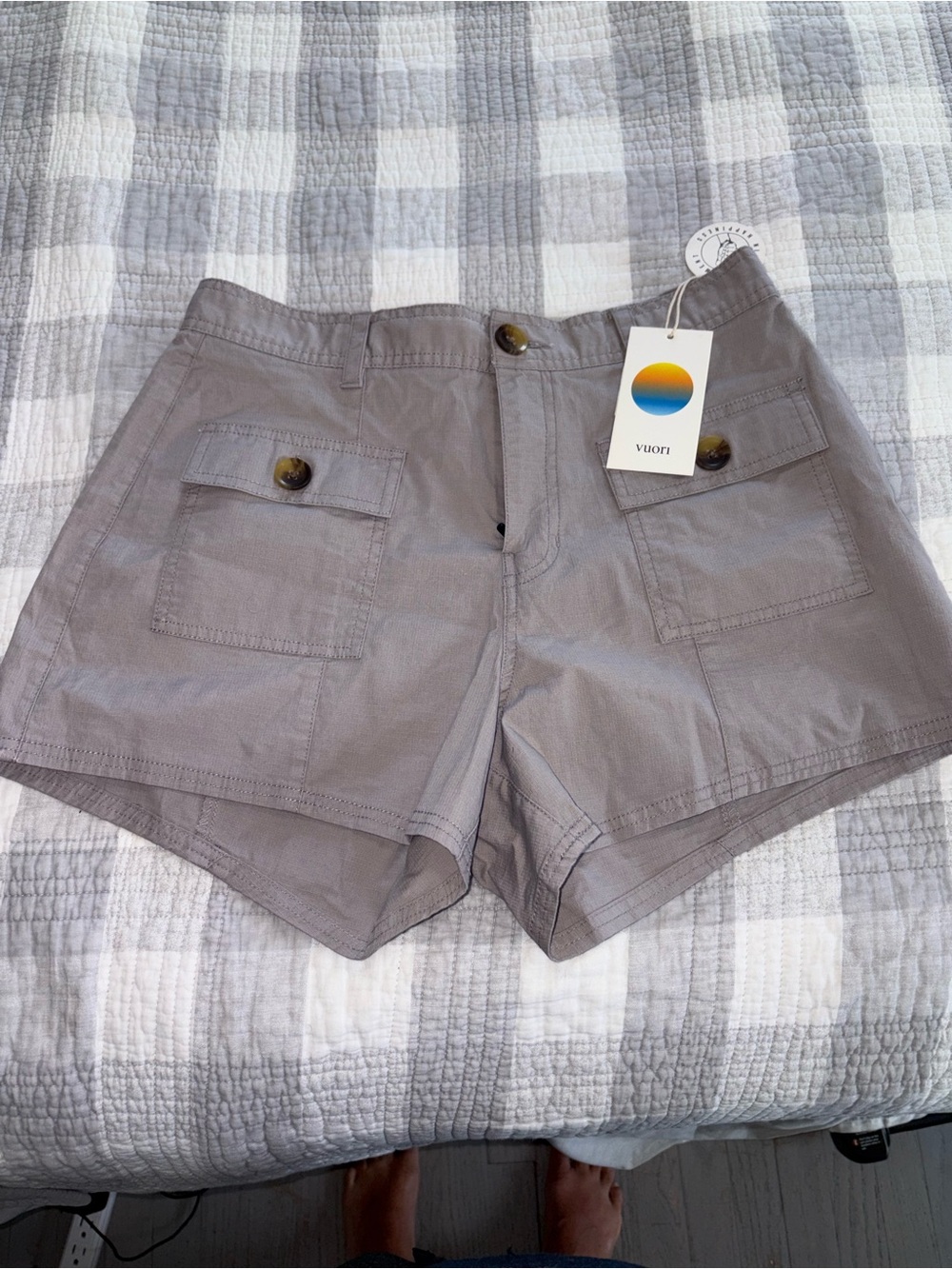 Vuori Women's Medium Ripstop Utility Shorts in Soft Pewter